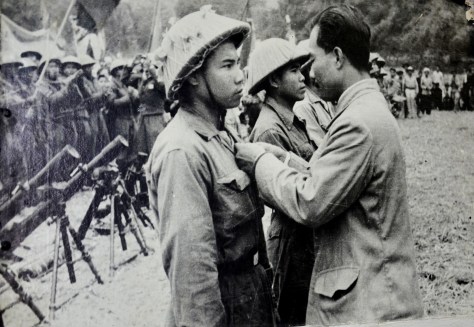 Comrade Souphanouvong decorates Sithong with the freedom medal.
